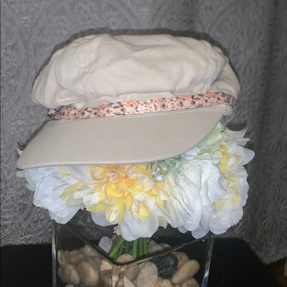 August Hat with Band. NWT